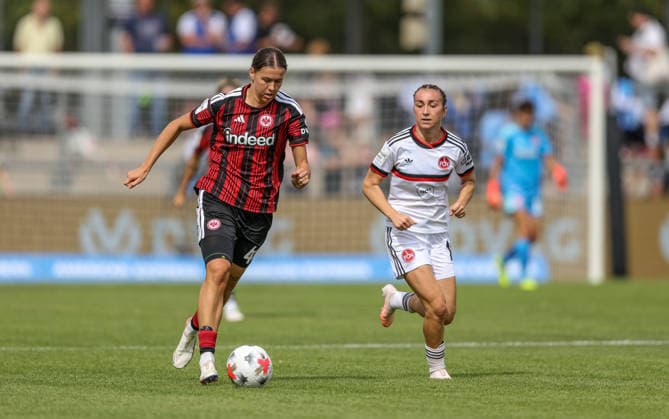 GER, Frankfurt, Eintracht Frankfurt vs 1. FC Nürnberg, Google Pixel Frauen Bundesliga, Fussball, DFB, Spielzeit 2026 2027, Stadion am Brentanobad, 2. Spieltag im Bild v.l.: Larissa Mühlhaus (Eintracht Frankfurt Frauen 47), Lara Meroni (FC Nürnberg Frauen 11) DFB DFL REGULATIONS PROHIBIT ANY USE OF PHOTOGRAPHS AS IMAGE SEQUENCES AND OR QUASI-VIDEO, 30.08.2026 *** GER, Frankfurt, Eintracht Frankfurt vs. 1 FC Nuremberg, Google Pixel Women s Bundesliga, Soccer, DFB, 2026–2027 Season, Stadion am Brentanobad, Matchday 2 in pictures (from left): Larissa Mühlhaus, Eintracht Frankfurt Women, 47, Lara Meroni, FC Nürnberg Women, 11. DFB and DFL regulations prohibit any use of photographs as image sequences and or quasi-video. August 30, 2026 Copyright: HMBxMedia HendrikxHamelau