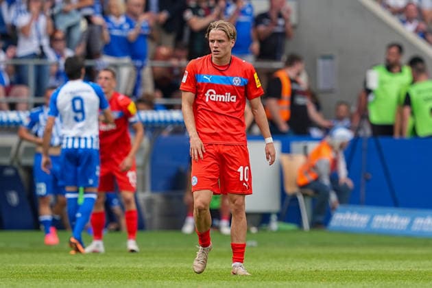 30.08.2026, xydrx, Fußball, 2. Fußball Bundesliga, 1.FC Magdeburg - Holstein Kiel, Saison 2026 2027, Avnet Arena: Jonas Therkelsen (Holstein Kiel, 10) enttäuscht nach der Niederlage DFB regulations prohibit any use of photographs as image sequences and or quasi-video. *** August 30, 2026, xydrx, soccer, 2. Bundesliga, 1. FC Magdeburg vs. Holstein Kiel, 2026–2027 season, Avnet Arena, Jonas Therkelsen, Holstein Kiel, 10 disappointed after the loss; DFB regulations prohibit any use of photographs as image sequences and or quasi-video Copyright: HMBxMedia YannisxDreimann
