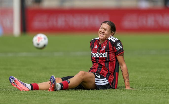 GER, Frankfurt, Eintracht Frankfurt vs 1. FC Nürnberg, Google Pixel Frauen Bundesliga, Fussball, DFB, Spielzeit 2026 2027, Stadion am Brentanobad, 2. Spieltag im Bild: Verletzung, Schmerzen, Frust, Emotionen Larissa Mühlhaus (Eintracht Frankfurt Frauen 47) hat sich verletzt und kann nicht weiterspielen DFB DFL REGULATIONS PROHIBIT ANY USE OF PHOTOGRAPHS AS IMAGE SEQUENCES AND OR QUASI-VIDEO, 30.08.2026 *** GER, Frankfurt, Eintracht Frankfurt vs. 1 FC Nürnberg, Google Pixel Women s Bundesliga, Soccer, DFB, 2026–2027 Season, Stadion am Brentanobad, Matchday 2 in Pictures: Injury, Pain, Frustration, Emotions: Larissa Mühlhaus (47) of Eintracht Frankfurt Women has been injured and cannot continue playing. DFB and DFL regulations prohibit any use of photographs as image sequences and or quasi-video. August 30, 2026 Copyright: HMBxMedia HendrikxHamelau