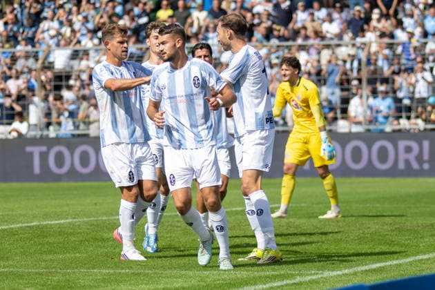 Torjubel zum 1:0, TSV 1860 Muenchen. Florian Niederlechner 7 (TSV 1860 Muenchen), Michael Eberwein 13 (TSV 1860 Muenchen), TSV 1860 von Muenchen vs. TSV Landsberg, Fussball, Regionalliga Bayern, 6. Spieltag, 30.08.2026 DFB regulations prohibit any use of photographs as image sequences and or quasi-video Muenchen Bayern Deutschland