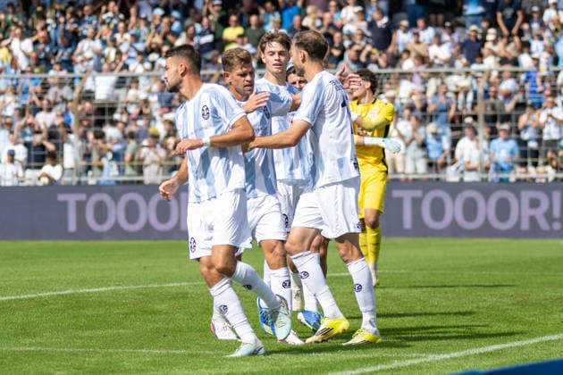 Torjubel zum 1:0, TSV 1860 Muenchen. Florian Niederlechner 7 (TSV 1860 Muenchen), Michael Eberwein 13 (TSV 1860 Muenchen), TSV 1860 von Muenchen vs. TSV Landsberg, Fussball, Regionalliga Bayern, 6. Spieltag, 30.08.2026 DFB regulations prohibit any use of photographs as image sequences and or quasi-video Muenchen Bayern Deutschland
