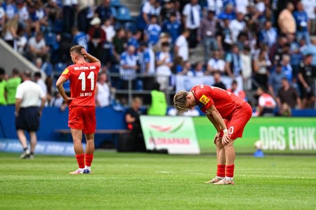 Fußball I Herren I Saison 2026-2027 I 2. Bundesliga I 3. Spieltag I 1. FC Magdeburg - Holstein Kiel I 30.08.2026 Enttäuschung über die Niederlage bei Gyan de Regt (11, Holstein Kiel) und Jonas Torrissen Therkelsen (10, Holstein Kiel) Magdeburg Avnet Arena (Heinz-Krügel-Platz 1) Sachsen-Anhalt Deutschland *** Soccer I Men I 2026–2027 Season I 2. Bundesliga I Matchday 3 I 1. FC Magdeburg vs. Holstein Kiel I August 30, 2026 Disappointment over the loss to Gyan de Regt 11, Holstein Kiel and Jonas Torrissen Therkelsen 10, Holstein Kiel vs. Magdeburg at Avnet Arena, Heinz Krügel Field, 1, Saxony-Anhalt, Germany Copyright: xLobeca InesxHähnelx