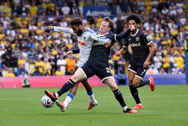 Jayden Bogle of Leeds United is tackled by Keane Lewis-Potter of Brentford Leeds United v Brentford, Premier League Football, Football, Elland Road, Leeds, UK - 30 Aug 2026Leeds Elland Road United Kingdom EDITORIAL USE ONLY No use with unauthorised audio, video, data, fixture lists, club league logos or live services. Online in-match use limited to 120 images, no video emulation. No use in betting, games or single club league player publications. Copyright: xAnnaxGowthorpe Shutterstockx 17119080t