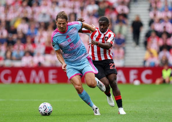 Sunderland, England, 30th August 2026. Sander Berge of Fulham tussles with Noah Sadiki of Sunderland during the Sunderland vs Fulham Premier League match at the Stadium Of Light, Sunderland. Picture credit should read: Nigel Roddis Sportimage EDITORIAL USE ONLY. No use with unauthorised audio, video, data, fixture lists, club league logos or live services. Online in-match use limited to 120 images, no video emulation. No use in betting, games or single club league player publications. SPI_011_NR_Sunderland_Fulham SPI-4949-0010