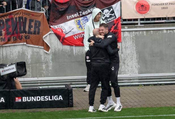Freude bei den Lieberknechts Fussball, 2.Liga, Saison 2026-2027 Herren, FC St.Pauli gegen 1.FC kaiserslautern, 1-2 DFL REGULATIONS PROHIBIT ANY USE OF PHOTOGRAPHS AS IMAGE SEQUENCES AND OR QUASI-VIDEO. *** Joy for the Lieberknechts: Soccer, 2nd Division, 2026–2027 Men’s Season, FC St. Pauli vs. 1. FC Kaiserslautern, 1–2 DFL regulations prohibit any use of photographs as image sequences and or quasi-video