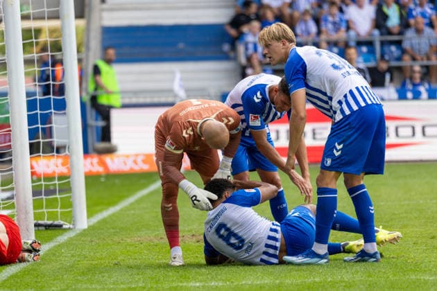 Deutschland: 2.Bundesliga, Saison 2026 2027, 30.08.2026, 3. Spieltag, 1.FC Magdeburg vs Holstein Kiel, Avnet Arena : Emmanuel Iyoha (1.FC Magdeburg, 8) verletzt am Boden *** Germany 2. Bundesliga, 2026–2027 Season, August 30, 2026, Matchday 3, 1. FC Magdeburg vs. Holstein Kiel, Avnet Arena: Emmanuel Iyoha (1. FC Magdeburg) is injured and lying on the ground Copyright: xMichellexLukax