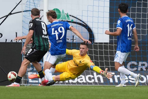 Parade Torwart Marcel Schuhen (SV Darmstadt 98) - 30.08.2026 2. Bundesliga, Saison 26 27: SV Darmstadt 98 vs. Hannover 96, Stadion am Boellenfalltor, 3. Spieltag, emonline, emspor, *** Star Goalie Marcel Schuhen, SV Darmstadt 98, 30 08 2026, 2. Bundesliga, Season 26–27, SV Darmstadt 98 vs. Hannover 96, Stadion am Böllenfalltor, Matchday 3, emonline, emspor,