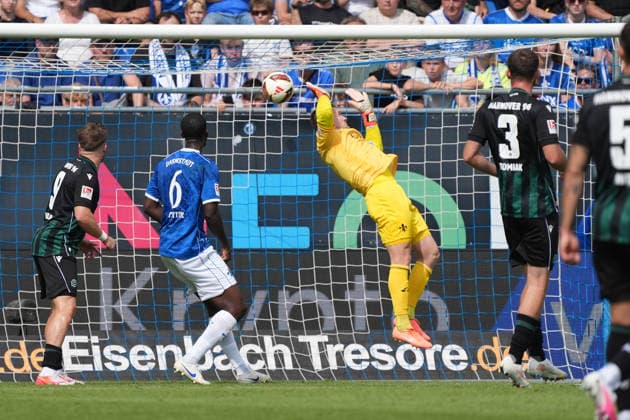 Parade Torwart Marcel Schuhen (SV Darmstadt 98) - 30.08.2026 2. Bundesliga, Saison 26 27: SV Darmstadt 98 vs. Hannover 96, Stadion am Boellenfalltor, 3. Spieltag, emonline, emspor, *** Star Goalie Marcel Schuhen, SV Darmstadt 98, 30 08 2026, 2. Bundesliga, Season 26–27, SV Darmstadt 98 vs. Hannover 96, Stadion am Böllenfalltor, Matchday 3, emonline, emspor,
