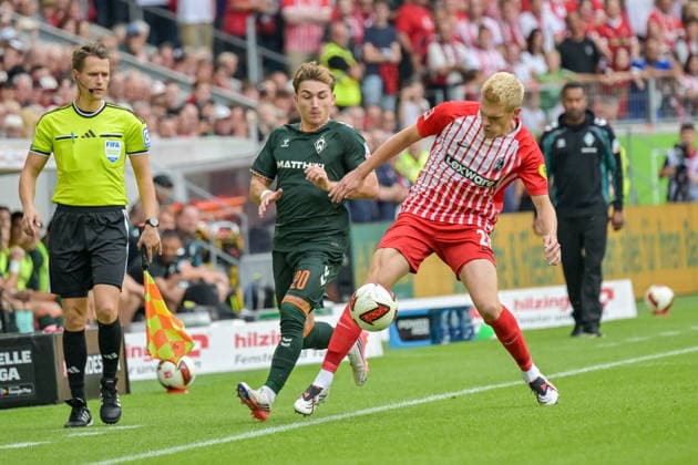 Ivan San Jose Cantalejo (SV Werder Bremen, 20), Matthias Ginter (SC Freiburg, 28) im Duell um den Ball GER, SC Freiburg vs Werder Bremen, Fussball, Bundesliga, 1. Spieltag, Saison 2026 2027, 30.08.2026 DFL DFB REGULATIONS PROHIBIT ANY USE OF PHOTOGRAPHS AS IMAGE SEQUENCES AND OR QUASI-VIDEO GER, SC Freiburg vs Werder Bremen, Fussball, Bundesliga, 1. Spieltag, Saison 2026 2027, 30.08.2026 Freiburg *** Ivan San Jose Cantalejo, SV Werder Bremen, 20, Matthias Ginter, SC Freiburg, 28, battling for the ball, GER, SC Freiburg vs. Werder Bremen, Soccer, Bundesliga, Matchday 1, 2026–2027 season, August 30, 2026 DFL DFB regulations prohibit any use of photographs as image sequences and or quasi-video GER, SC Freiburg vs. Werder Bremen, soccer, Bundesliga, Matchday 1, 2026–2027 season, August 30, 2026, Freiburg Copyright: xEibner-Pressefotox EP_THS