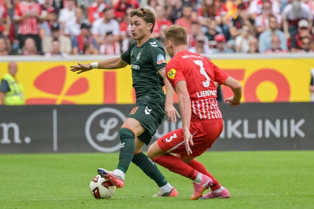 Ivan San Jose Cantalejo (SV Werder Bremen, 20) am Ball vor Philipp Lienhart (SC Freiburg, 03) GER, SC Freiburg vs Werder Bremen, Fussball, Bundesliga, 1. Spieltag, Saison 2026 2027, 30.08.2026 DFL DFB REGULATIONS PROHIBIT ANY USE OF PHOTOGRAPHS AS IMAGE SEQUENCES AND OR QUASI-VIDEO GER, SC Freiburg vs Werder Bremen, Fussball, Bundesliga, 1. Spieltag, Saison 2026 2027, 30.08.2026 Freiburg *** Ivan San Jose Cantalejo (SV Werder Bremen), 20, in possession of the ball in front of Philipp Lienhart (SC Freiburg), 03 GER, SC Freiburg vs. Werder Bremen, Soccer, Bundesliga, Matchday 1, 2026–2027 Season, August 30, 2026 DFL DFB regulations prohibit any use of photographs as image sequences and or quasi-video GER, SC Freiburg vs. Werder Bremen, soccer, Bundesliga, Matchday 1, 2026–2027 season, August 30, 2026, Freiburg Copyright: xEibner-Pressefotox EP_THS