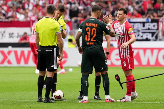 1. Bundesliga: SC Freiburg vs SV Werder Bremen, 30.08.2026 Marco Friedl (SV Werder Bremen, 32) und Maximilian Eggestein (SC Freiburg, 8) die sich begrüßen 1. Bundesliga: SC Freiburg vs SV Werder Bremen, Europa-Park-Stadion, 30.08.2026 DFB DFL REGULATIONS PROHIBIT ANY USE OF PHOTOGRAPHS AS IMAGE SEQUENCES AND OR QUASI-VIDEO. *** 1 Bundesliga: SC Freiburg vs. SV Werder Bremen, August 30, 2026—Marco Friedl (SV Werder Bremen, 32) and Maximilian Eggestein (SC Freiburg, 8) greet each other. 1 Bundesliga: SC Freiburg vs. SV Werder Bremen, Europa-Park Stadium, August 30, 2026. DFB and DFL regulations prohibit any use of photographs as image sequences and or quasi-video. Copyright: xBEAUTIFULxSPORTS Boscox