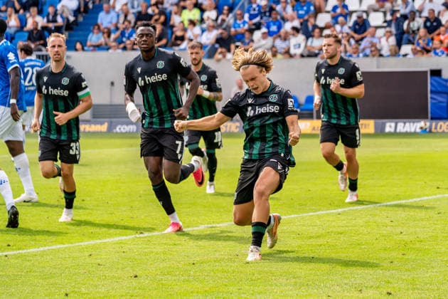 Jubel zum Tor zum 0:1 durch Lars Gindorf (Hannover 96, 25), GER, SV Darmstadt 98 vs. Hannover 96, Fussball, 2. Bundesliga, 3. Spieltag, Saison 2026 2027, 30.08.2026, DFL REGULATIONS PROHIBIT ANY USE OF PHOTOGRAPHS AS IMAGE SEQUENCES AND OR QUASI-VIDEO, GER, SV Darmstadt 98 vs. Hannover 96, Fussball, 2. Bundesliga, 3. Spieltag, Saison 2026 2027, 30.08.2026 Darmstadt *** Celebration following Lars Gindorf s goal to make it 0–1, Hannover 96, 25, GER, SV Darmstadt 98 vs. Hannover 96, soccer, 2. Bundesliga, Matchday 3, 2026–2027 season, August 30, 2026, DFL regulations prohibit any use of photographs as image sequences and or quasi-video, GER, SV Darmstadt 98 vs. Hannover 96, soccer, 2. Bundesliga, Matchday 3, 2026–2027 season, August 30, 2026, Darmstadt Copyright: xEibner-Pressefoto J-NxGroemlingx EP_JGG