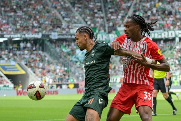 Justin Gideon Njinmah (SV Werder Bremen, 11) im Duell mit Jordy Makengo (SC Freiburg, 33) GER, SC Freiburg vs Werder Bremen, Fussball, Bundesliga, 1. Spieltag, Saison 2026 2027, 30.08.2026 DFL DFB REGULATIONS PROHIBIT ANY USE OF PHOTOGRAPHS AS IMAGE SEQUENCES AND OR QUASI-VIDEO GER, SC Freiburg vs Werder Bremen, Fussball, Bundesliga, 1. Spieltag, Saison 2026 2027, 30.08.2026 Freiburg *** Justin Gideon Njinmah, SV Werder Bremen, No. 11, in a duel with Jordy Makengo, SC Freiburg, No. 33, Germany, SC Freiburg vs. Werder Bremen, Soccer, Bundesliga, Matchday 1, 2026–2027 Season, August 30, 2026 DFL DFB regulations prohibit any use of photographs as image sequences and or quasi-video GER, SC Freiburg vs. Werder Bremen, Soccer, Bundesliga, Matchday 1, 2026–2027 season, August 30, 2026, Freiburg Copyright: xEibner-Pressefotox EP_THS