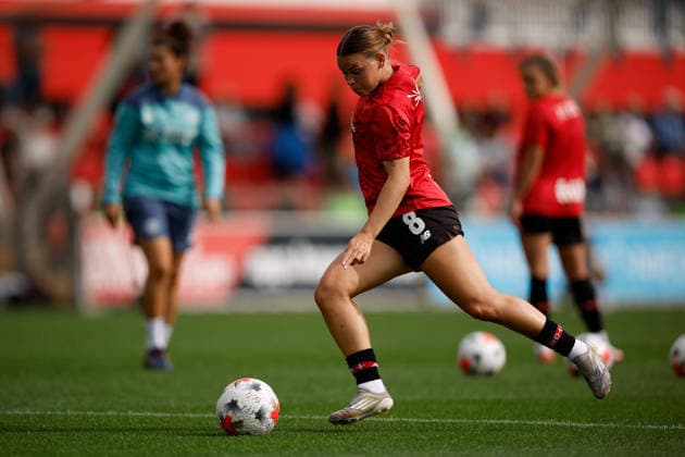 Fußball I Frauen I Bundesliga I Saison 2026-2027 I 2. Spieltag I Bayer 04 Leverkusen - VfL Wolfsburg I 30.08.2026 Justine Brandau (8, Bayer 04 Leverkusen) schießt beim aufwärmen auf das Tor. Freisteller, Nahaufnahme, Porträt, Portrait, Einzelfoto, Einzelbild, Körper Leverkusen Ulrich-Haberland-Stadion Niedersachsen Deutschland *** Soccer I Women s I Bundesliga I 2026–2027 Season I Matchday 2 I Bayer 04 Leverkusen vs. VfL Wolfsburg I August 30, 2026 Justine Brandau 8, Bayer 04 Leverkusen shoots at the goal during warm-ups; cutout, close-up, portrait, single photo, single frame, body; Leverkusen; Ulrich Haberland Stadium; Lower Saxony; Germany Copyright: xLobeca CedricxSiefkerx