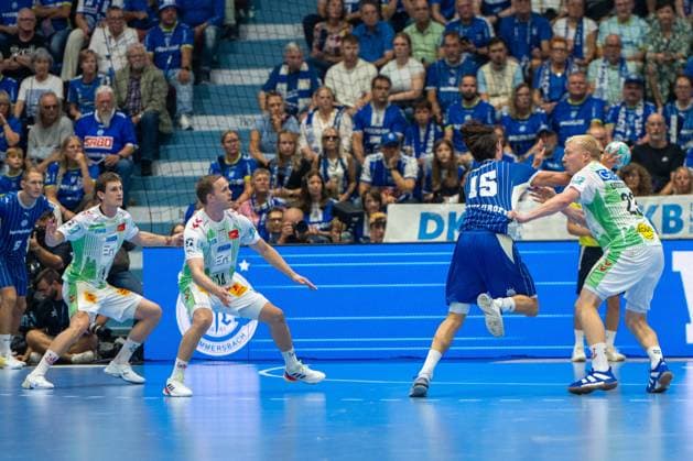 Miro Schluroff, Rueckraum, (VfL Gummersbach 15), Magnus Saugstrup, Kreislaeufer, (SC Magdeburg 23),15), Magnus Saugstrup, Kreislaeufer, (SC Magdeburg 23),VfL Gummersbach vs. SC Magdeburg, Opel Handball Bundesliga, Herren , 1. Spieltag, 30.08.2026 Gummersbach NRW Deutschland