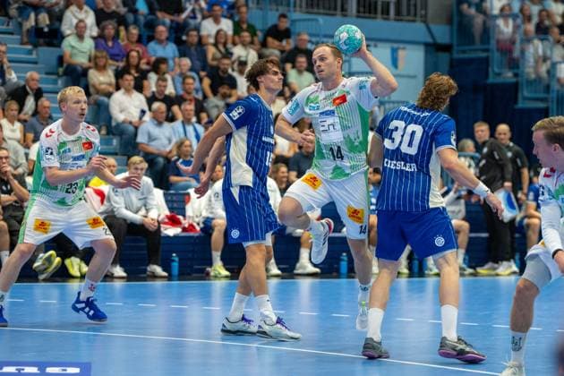 Omar Ingi Magnusson, Rueckraum, (SC Magdeburg) Tom Kiesler, Rueckraum, (VfL Gummersbach 30), VfL Gummersbach vs. SC Magdeburg, Opel Handball Bundesliga, Herren , 1. Spieltag, 30.08.2026 Gummersbach NRW Deutschland