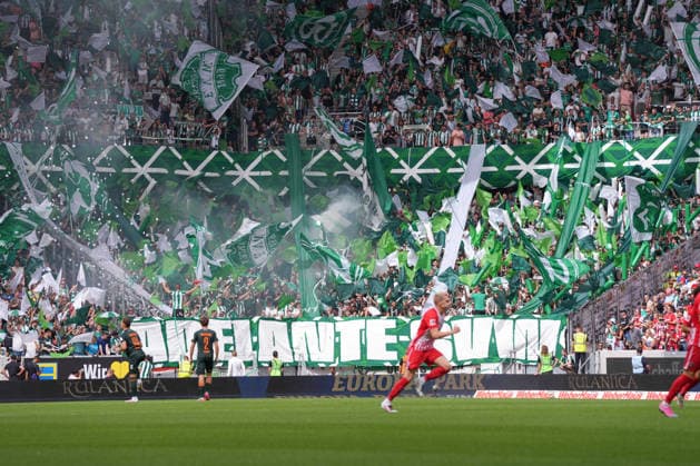 Choreografie der Fans, Ultras, Banner, Fahnen, Schal, Tribüne, Choreographie, Pyrotechnik, Bengalo, Feuer, Rauch, Pyro , Deutschland, Fussball, 1. Bundesliga, 1.Spieltag, 2026 2027, SC Freiburg vs. SV Werder Bremen, 30.08.2026, Europa-Park Stadion, Freiburg Freiburg Europa-Park Stadion Baden-Württemberg Deutschland *** Fan choreography, ultras, banners, flags, scarves, stands, choreography, pyrotechnics, flares, fire, smoke, pyro, Germany, soccer, Bundesliga 1, Matchday 1, 2026–2027, SC Freiburg vs. SV Werder Bremen, August 30, 2026, Europa-Park Stadium, Freiburg, Freiburg, Europa-Park Stadium, Baden-Württemberg, Germany Copyright: xArnexAmbergx