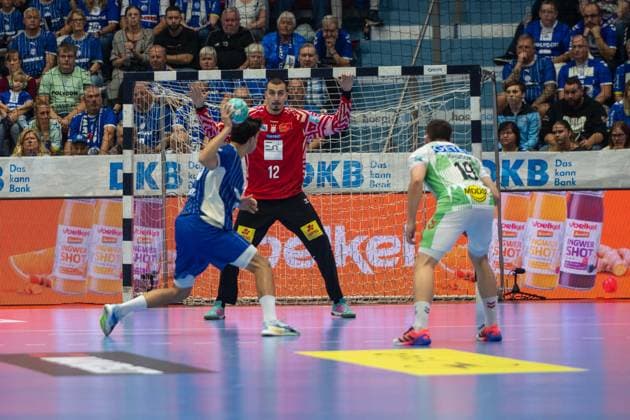 Matej Mandic, Torwart, (SC Magdeburg), Nicola Roganovic, Rueckraum, (VfL Gummersbach 23), VfL Gummersbach vs. SC Magdeburg, Opel Handball Bundesliga, Herren , 1. Spieltag, 30.08.2026 Gummersbach NRW Deutschland