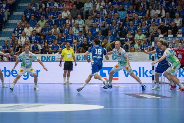 Miro Schluroff, Rueckraum, (VfL Gummersbach 15), g23 VfL Gummersbach vs. SC Magdeburg, Opel Handball Bundesliga, Herren , 1. Spieltag, 30.08.2026 Gummersbach NRW Deutschland