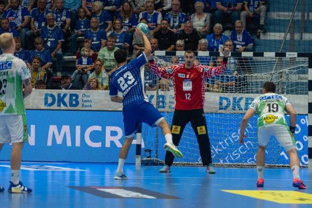 Nicola Roganovic, Rueckraum, (VfL Gummersbach 23), Matej Mandic, Torwart, (SC Magdeburg 16), VfL Gummersbach vs. SC Magdeburg, Opel Handball Bundesliga, Herren , 1. Spieltag, 30.08.2026 Gummersbach NRW Deutschland