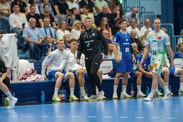 Guðjon Valur Sigurðsson, Cheftrainer, (VfL Gummersbach), Ludwig Hallbaeck, Rueckraum, (VfL Gummersbach 20), VfL Gummersbach vs. SC Magdeburg, Opel Handball Bundesliga, Herren , 1. Spieltag, 30.08.2026 Gummersbach NRW Deutschland