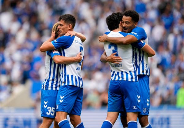 Magnus Baars (1. FC Magdeburg, 35), Tobias Mueller (1. FC Magdeburg, 5), Anselmo Garcia Mac-Nulty (1. FC Magdeburg, 3) und Emmanuel Iyoha (1. FC Magdeburg, 8) feiern nach dem Spiel. GER, 1. FC Magdeburg vs Holstein Kiel, 2. Bundesliga, 3. Spieltag, Saison 2026-27, Avnet Arena, Magdeburg, 30.08.2026 DFL REGULATIONS PROHIBIT ANY USE OF PHOTOGRAPHS AS IMAGE SEQUENCES AND OR QUASI-VIDEO GER, 1. FC Magdeburg vs Holstein Kiel, 2. Bundesliga, 3. Spieltag, Saison 2026-27, 30.08.2026 Magdeburg *** Magnus Baars (1 FC Magdeburg, 35), Tobias Mueller (1 FC Magdeburg, 5), Anselmo Garcia Mac Nulty (1 FC Magdeburg, 3), and Emmanuel Iyoha (1 FC Magdeburg, 8) celebrate after the game GER, 1 FC Magdeburg vs. Holstein Kiel, 2. Bundesliga, Matchday 3, 2026–27 season, Avnet Arena, Magdeburg, August 30, 2026. DFL regulations prohibit any use of photographs as image sequences and or quasi-video. GER, 1 FC Magdeburg vs. Holstein Kiel, 2. Bundesliga, Matchday 3, 2026–27 Season, August 30, 2026, Magdeburg Copyright: xEibner-Pressefoto ScottxColemanx EP_SCN