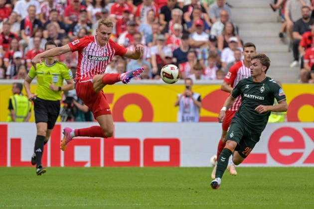 Philipp Lienhart (SC Freiburg, 03) bei der Ballannahme vor Ivan San Jose Cantalejo (SV Werder Bremen, 20) GER, SC Freiburg vs Werder Bremen, Fussball, Bundesliga, 1. Spieltag, Saison 2026 2027, 30.08.2026 DFL DFB REGULATIONS PROHIBIT ANY USE OF PHOTOGRAPHS AS IMAGE SEQUENCES AND OR QUASI-VIDEO GER, SC Freiburg vs Werder Bremen, Fussball, Bundesliga, 1. Spieltag, Saison 2026 2027, 30.08.2026 Freiburg *** Philipp Lienhart (SC Freiburg, 03) controls the ball in front of Ivan San Jose Cantalejo (SV Werder Bremen, 20 GER), SC Freiburg vs. Werder Bremen, Soccer, Bundesliga, Matchday 1, 2026–2027 season, August 30, 2026 DFL DFB regulations prohibit any use of photographs as image sequences and or quasi-video GER, SC Freiburg vs. Werder Bremen, soccer, Bundesliga, Matchday 1, 2026–2027 Season, August 30, 2026, Freiburg Copyright: xEibner-Pressefotox EP_THS