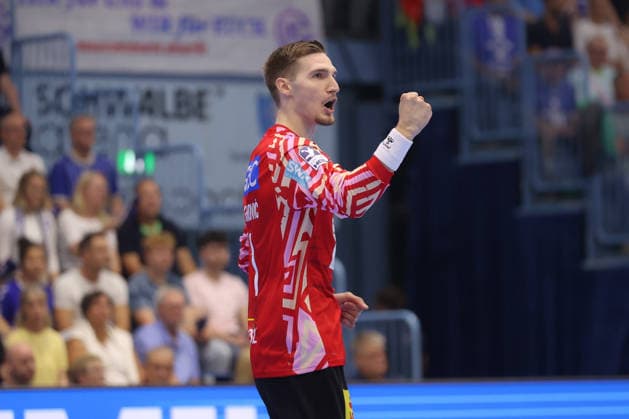 30.08.2026, xtgx, Handball Opel HBL, VfL Gummersbach - SC Magdeburg emspor, v.l. Dominik Kuzmanovic (Magdeburg, 1) Jubelt ueber gehaltenen Ball, abgewehrt, gehalten, Torhueter Gummersbach