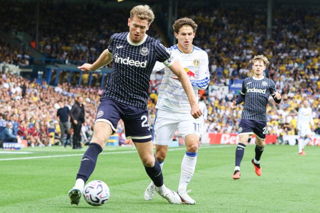 LEEDS, ENGLAND - AUGUST 30: Nathan Collins of Brentford controls the ball during the Premier League match between Leeds United and Brentford at Elland Road on August 30, 2026 in Leeds, England. Copyright: xSeanxChandlerx xSPPx Sportspressphoto_SPR219660
