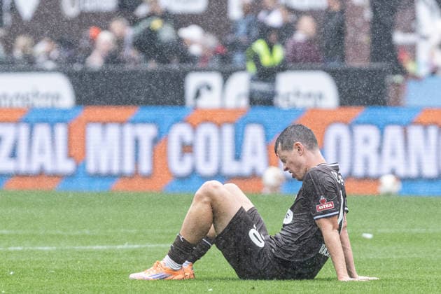 2. Fußball Bundesliga: FC St. Pauli - 1. FC Kaiserslautern; 30.08.2026 Mathias Rasmussen (FC St. Pauli, 20) sitzt traurig im Regen nacht em Spiel. 2. Fußball Bundesliga 3.Spieltag: FC St. Pauli - 1. FC Kaiserslautern; Millerntor-Stadion, Hamburg, St. Pauli; 30.08.2026 DFL regulations prohibit any use of photographs as image sequences and or quasi video. *** German Bundesliga: FC St. Pauli 1, FC Kaiserslautern 30, August 2026. Mathias Rasmussen of FC St. Pauli, 20, sits sadly in the rain after the game. German Bundesliga, Matchday 3: FC St. Pauli 1, FC Kaiserslautern at Millerntor Stadium, Hamburg, St. Pauli, August 30, 2026. DFL regulations prohibit any use of photographs as image sequences and or quasi-video content. Copyright: xBEAUTIFULxSPORTS Buriakovx