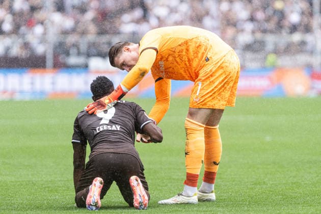 2. Fußball Bundesliga: FC St. Pauli - 1. FC Kaiserslautern; 30.08.2026 Julian Krahl (1. FC Kaiserslautern, 1) unterstützt Abdoulie Ceesay (FC St. Pauli, 9) nach dem Spiel 2. Fußball Bundesliga 3.Spieltag: FC St. Pauli - 1. FC Kaiserslautern; Millerntor-Stadion, Hamburg, St. Pauli; 30.08.2026 DFL regulations prohibit any use of photographs as image sequences and or quasi video. *** 2 Bundesliga FC St. Pauli 1 FC Kaiserslautern August 30, 2026 Julian Krahl 1 FC Kaiserslautern, 1 assisted by Abdoulie Ceesay, FC St. Pauli, 9 after the game 2 German Bundesliga, Matchday 3: FC St. Pauli 1 FC Kaiserslautern at Millerntor Stadium, Hamburg, St. Pauli, August 30, 2026. DFL regulations prohibit any use of photographs as image sequences and or quasi-video. Copyright: xBEAUTIFULxSPORTS Buriakovx