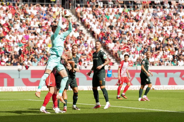 1. Bundesliga: SC Freiburg vs SV Werder Bremen, 30.08.2026 Karl Hein (SV Werder Bremen, 1) der den Ball aus der Luft holt 1. Bundesliga: SC Freiburg vs SV Werder Bremen, Europa-Park-Stadion, 30.08.2026 DFB DFL REGULATIONS PROHIBIT ANY USE OF PHOTOGRAPHS AS IMAGE SEQUENCES AND OR QUASI-VIDEO. *** 1 Bundesliga SC Freiburg vs. SV Werder Bremen, August 30, 2026 Karl Hein SV Werder Bremen, 1 catching the ball out of the air 1 Bundesliga SC Freiburg vs. SV Werder Bremen, Europa-Park Stadium, August 30, 2026 DFB and DFL regulations prohibit any use of photographs as image sequences and or quasi-video. Copyright: xBEAUTIFULxSPORTS Boscox