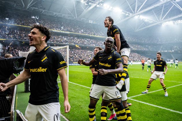 260830 AIKs Oskar Pukelis, Ladji Camara, Johan Hove, HervÃ Matthys jublar efter 3-2 under fotbollsmatchen i Allsvenskan mellan AIK och Hammarby den 30 augusti 2026 i Stockholm. Copyright: JESPERxZERMAN BB260830JZ060