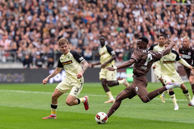 Abdoulie Ceesay (FC St. Pauli, 09) Torschuss Torchance, Paul Joly (1. FC Kaiserslautern, 26), GER, FC St. Pauli vs. 1. FC Kaiserslautern, Fussball, 2. Bundesliga, Spieltag 3, Saison 2026 2027, 30.08.2026 DFL REGULATIONS PROHIBIT ANY USE OF PHOTOGRAPHS AS IMAGE SEQUENCES AND OR QUASI-VIDEO GER, FC St. Pauli vs. 1. FC Kaiserslautern, Fussball, 2. Bundesliga, Spieltag 3, Saison 2026 2027, 30.08.2026 Hamburg *** Abdoulie Ceesay, FC St. Pauli, 09 shots on goal, scoring chances, Paul Joly 1 FC Kaiserslautern, 26, GER, FC St. Pauli vs. 1 FC Kaiserslautern, Soccer, 2. Bundesliga, Matchday 3, 2026–2027 Season, August 30, 2026 DFL regulations prohibit any use of photographs as image sequences and or quasi-video, GER, FC St. Pauli vs. 1. FC Kaiserslautern, Soccer, 2. Bundesliga, Matchday 3, 2026–2027 Season, August 30, 2026, Hamburg Copyright: xEibner-Pressefoto MaxxVincenx EP_MVN