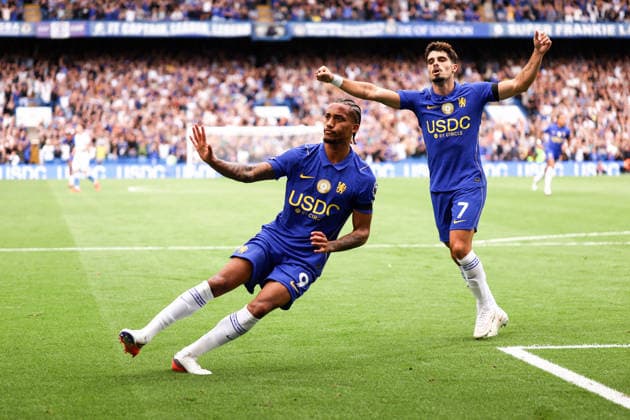 Chelsea v Brighton & Hove Albion 30 August 2026, London - Premier League Football - Chelsea v Brighton & Hove Albion - Joao Pedro of Chelsea starts to celebrate their third goal then turns around to run to the away fans - Photo: Jacques Feeney Offside. London UK Copyright: xJacquesxFeeneyx xOffsidexOffside