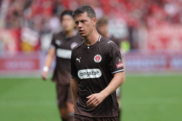 2026.08.30 xfsx Fussball 2. Bundesliga FC St. Pauli - 1.FC Kaiserslautern v.l. Mathias Rasmussen (FC St. Pauli, 20) enttaeuscht, enttaeusch schauend, dissapointed, traurig, frustriert, frust, gefrustet (DFL regulations prohibit any use of photographs as image sequences and or quasi-video. *** August 30, 2026 xfsx Soccer 2. Bundesliga FC St. Pauli 1 FC Kaiserslautern v l Mathias Rasmussen FC St. Pauli, 20 disappointed, looking disappointed, sad, frustrated, feeling frustrated DFL regulations prohibit any use of photographs as image sequences and or quasi-video Copyright: HMBxMedia FernandoxSoares