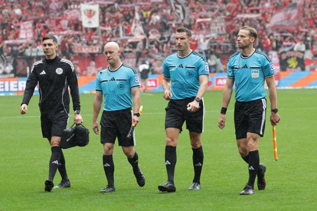 2026.08.30 xfsx Fussball 2. Bundesliga FC St. Pauli - 1.FC Kaiserslautern v.l. Timon Schulz (4. Offizieller),Schiedsrichter Hannes Ventzke, Schiedsrichter Eric Weisbach, Schiedsrichter Sven Waschitzki-Guenther (DFL regulations prohibit any use of photographs as image sequences and or quasi-video. *** August 30, 2026 xfsx Soccer 2. Bundesliga FC St. Pauli 1 FC Kaiserslautern v l Timon Schulz 4 Official, Referee Hannes Ventzke, Referee Eric Weisbach, Referee Sven Waschitzki, Günther. DFL regulations prohibit any use of photographs as image sequences and or quasi-video. Copyright: HMBxMedia FernandoxSoares