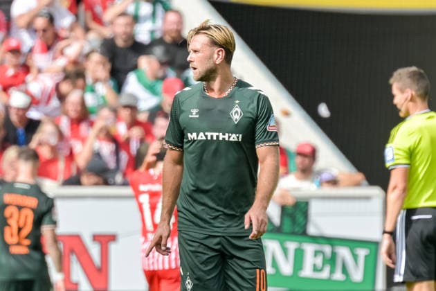 Niclas Fuellkrug (SV Werder Bremen, 10) mit neutraler Emotion. GER, SC Freiburg vs Werder Bremen, Fussball, Bundesliga, 1. Spieltag, Saison 2026 2027, 30.08.2026 DFL DFB REGULATIONS PROHIBIT ANY USE OF PHOTOGRAPHS AS IMAGE SEQUENCES AND OR QUASI-VIDEO GER, SC Freiburg vs Werder Bremen, Fussball, Bundesliga, 1. Spieltag, Saison 2026 2027, 30.08.2026 Freiburg *** Niclas Fuellkrug, SV Werder Bremen, No. 10, with neutral expression (GER), SC Freiburg vs. Werder Bremen, Soccer, Bundesliga, Matchday 1, 2026–2027 Season, August 30, 2026 DFL DFB regulations prohibit any use of photographs as image sequences and or quasi-video GER, SC Freiburg vs. Werder Bremen, Soccer, Bundesliga, Matchday 1, 2026–2027 season, August 30, 2026, Freiburg Copyright: xEibner-Pressefotox EP_THS