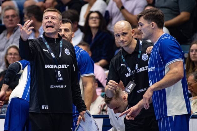 Opel Handball Bundesliga, VfL Gummersbach - SC Magdeburg, 30.08.2026 Gudjon Valur Sigurdsson (Trainer des VfL Gummersbach) Goncalo Miranda (Co Trainer des VfL Gummersbach) Kay Smits (VfL Gummersbach 31), ; Opel Handball Bundesliga, VfL Gummersbach - SC Magdeburg, 30.08.2026 Copyright: xBEAUTIFULxSPORTS Erlhofx