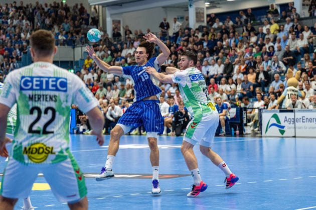 Opel Handball Bundesliga, VfL Gummersbach - SC Magdeburg, 30.08.2026 Lukas Mertens (SC Magdeburg 22), Miro Schluroff (VfL Gummersbach 15), Elvar Örn Jonsson (SC Magdeburg 19), ; Opel Handball Bundesliga, VfL Gummersbach - SC Magdeburg, 30.08.2026 Copyright: xBEAUTIFULxSPORTS Erlhofx