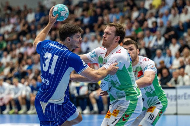 Opel Handball Bundesliga, VfL Gummersbach - SC Magdeburg, 30.08.2026 Kay Smits (VfL Gummersbach 31), Felix Claar (SC Magdeburg 7), ; Opel Handball Bundesliga, VfL Gummersbach - SC Magdeburg, 30.08.2026 Copyright: xBEAUTIFULxSPORTS Erlhofx