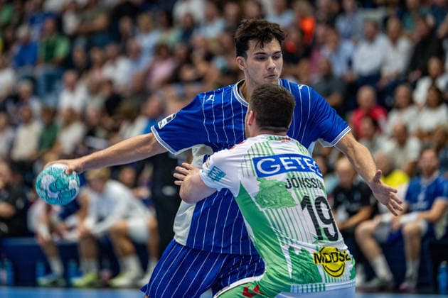 Opel Handball Bundesliga, VfL Gummersbach - SC Magdeburg, 30.08.2026 Nikola RoganoviÄ‡ (VfL Gummersbach 23), Elvar Örn Jonsson (SC Magdeburg 19), ; Opel Handball Bundesliga, VfL Gummersbach - SC Magdeburg, 30.08.2026 Copyright: xBEAUTIFULxSPORTS Erlhofx