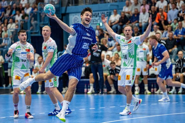 Opel Handball Bundesliga, VfL Gummersbach - SC Magdeburg, 30.08.2026 Ludvig Hallbaeck (VfL Gummersbach 20), Omar Ingi Magnusson (SC Magdeburg 14), ; Opel Handball Bundesliga, VfL Gummersbach - SC Magdeburg, 30.08.2026 Copyright: xBEAUTIFULxSPORTS Erlhofx