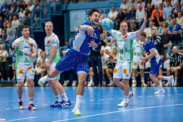 Opel Handball Bundesliga, VfL Gummersbach - SC Magdeburg, 30.08.2026 Nikola RoganoviÄ‡ (VfL Gummersbach 23), Omar Ingi Magnusson (SC Magdeburg 14), ; Opel Handball Bundesliga, VfL Gummersbach - SC Magdeburg, 30.08.2026 Copyright: xBEAUTIFULxSPORTS Erlhofx