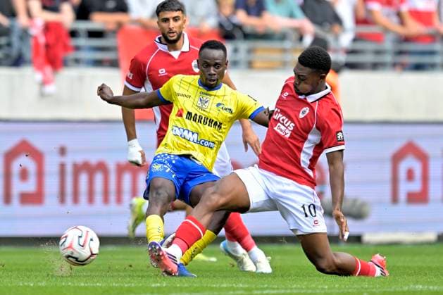 Royal Antwerp FC v Sint-Truidense VV - Jupiler Pro League DEURNE, BELGIUM - AUGUST 30 : Diouf Oumar forward of Sint-Truidense VV battles for the ball with :a10: during the Jupiler Pro League match between Royal Antwerp FC and Sint-Truidense VV on August 30, 2026 in Deurne, Belgium, 30 08 2026 Deurne Belgium  Copyright: xSesx