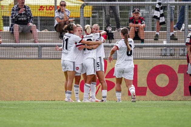 Deutschland: Fussball Saison 2026 2027 , Google Pixel Frauen-Bundesliga , 2. Spieltag , Eintracht Frankfurt Frauen vs. 1. FC Nürnberg Frauen - Stadion am Brentanobad (Frankfurt am Main) : Mannschaft jubelt zum 0:1, Tor, Torjubel, Jubel, Freude, Emotionen Frankfurt am Main Stadion am Brentanobad Deutschland Germany *** Germany Soccer Season 2026–2027, Google Pixel Women’s Bundesliga, Matchday 2, Eintracht Frankfurt Women vs. 1. FC Nürnberg Women, Stadion am Brentanobad, Frankfurt am Main, Team celebrates the 0–1 goal, Goal, Goal Celebration, celebration, joy, emotions, Frankfurt am Main, Stadion am Brentanobad, Germany Copyright: xBennetxLongx