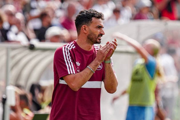Deutschland: Fussball Saison 2026 2027 , Google Pixel Frauen-Bundesliga , 2. Spieltag , Eintracht Frankfurt Frauen vs. 1. FC Nürnberg Frauen - Stadion am Brentanobad (Frankfurt am Main) : Omar Adlani (Trainer, 1. FC Nürnberg Frauen) Geste, Gestik, Emotion Frankfurt am Main Stadion am Brentanobad Deutschland Germany *** Germany Soccer Season 2026–2027, Google Pixel Women s Bundesliga, Matchday 2, Eintracht Frankfurt Women vs. 1. FC Nürnberg Women, Stadion am Brentanobad, Frankfurt am Main, Omar Adlani (Coach), 1. FC Nürnberg Women, Gestures, Body Language, Emotion, Frankfurt am Main, Stadion am Brentanobad, Germany Copyright: xBennetxLongx