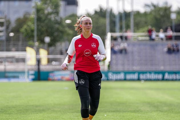 Deutschland: Fussball Saison 2026 2027 , Google Pixel Frauen-Bundesliga , 2. Spieltag , Eintracht Frankfurt Frauen vs. 1. FC Nürnberg Frauen - Stadion am Brentanobad (Frankfurt am Main) : Lourdes Romero (1. FC Nürnberg Frauen, 1) Portraitfoto, Portrait, Einzelaufnahme, Porträt, Mimik, Gesichtsausdruck Aufwärmen Frankfurt am Main Stadion am Brentanobad Deutschland Germany *** Germany Soccer Season 2026–2027, Google Pixel Women s Bundesliga, Matchday 2, Eintracht Frankfurt Women vs. 1. FC Nürnberg Women, Stadion am Brentanobad, Frankfurt am Main, Lourdes Romero, 1. FC Nürnberg Women, 1 portrait photo, portrait, individual shot, facial expressions, warming up, Frankfurt am Main, Stadion am Brentanobad, Germany Copyright: xBennetxLongx