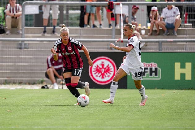 Deutschland: Fussball Saison 2026 2027 , Google Pixel Frauen-Bundesliga , 2. Spieltag , Eintracht Frankfurt Frauen vs. 1. FC Nürnberg Frauen - Stadion am Brentanobad (Frankfurt am Main) : Pia-Sophie Wolter (Eintracht Frankfurt Frauen, 17) am Ball, im Ballbesitz, im Zweikampf mit Louna Lapassouse (1. FC Nürnberg Frauen, 99) Frankfurt am Main Stadion am Brentanobad Deutschland Germany *** Germany Soccer Season 2026–2027, Google Pixel Women’s Bundesliga, Matchday 2, Eintracht Frankfurt Women vs. 1 FC Nuremberg Women, Stadion am Brentanobad, Frankfurt am Main; Pia Sophie Wolter (Eintracht Frankfurt Women), No. 17, with the ball, in possession, in a tackle with Louna Lapassouse (1 FC Nuremberg Women), No. 99; Frankfurt am Main, Stadion am Brentanobad, Germany Copyright: xBennetxLongx