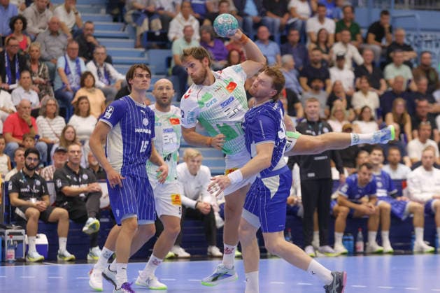 30.08.2026, xtgx, Handball Opel HBL, VfL Gummersbach - SC Magdeburg emspor, v.l. Albin Lagergren (Magdeburg, 21) wirft Tor, Torschuetze, erzielt Tor, Treffer, scores the goal Gummersbach